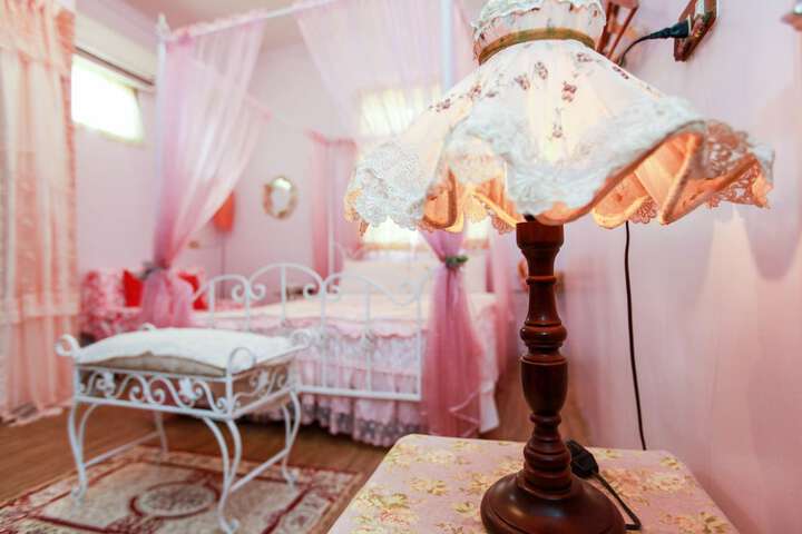 Room 10 of 18