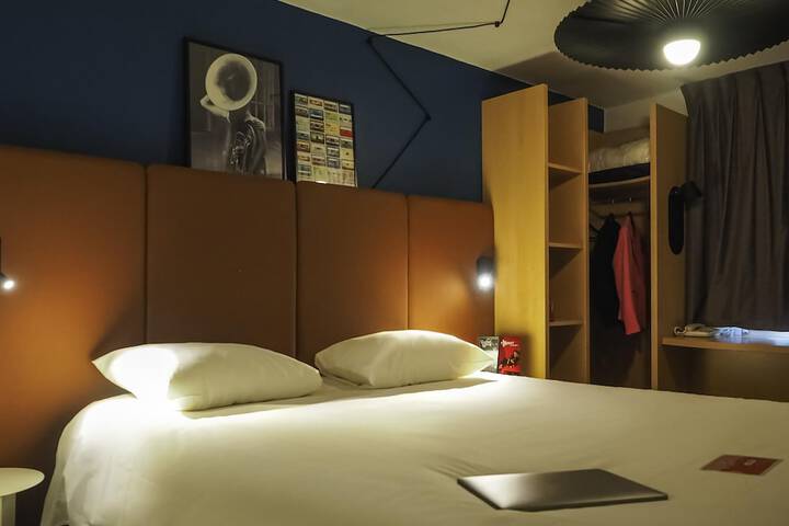 Room 25 of 104