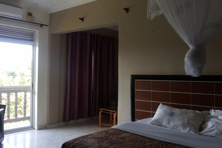 Room 21 of 94