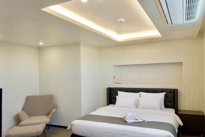 Room 32 of 88