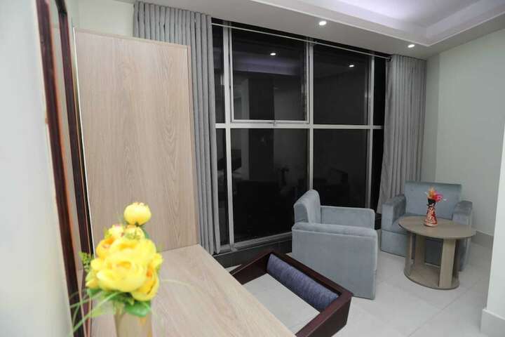 Room 9 of 12
