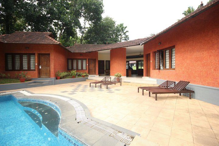 Hotel with Pool