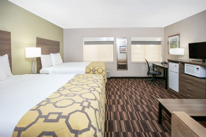 2 Queen Beds (1 of 13)