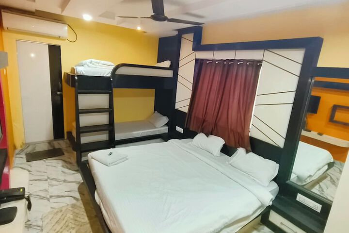 Room 17 of 40