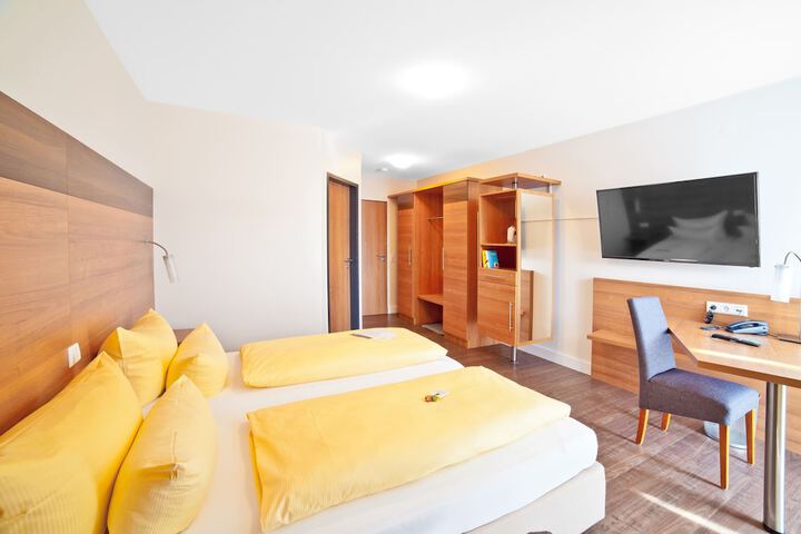Room 16 of 79