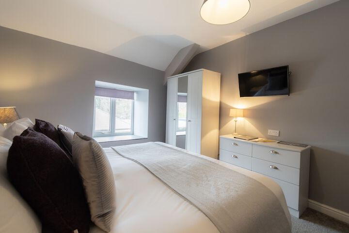 Room 3 of 38