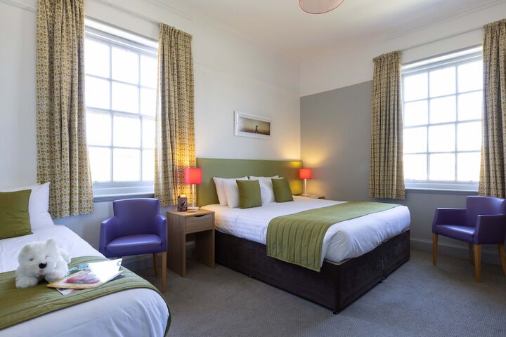 Room 42 of 100
