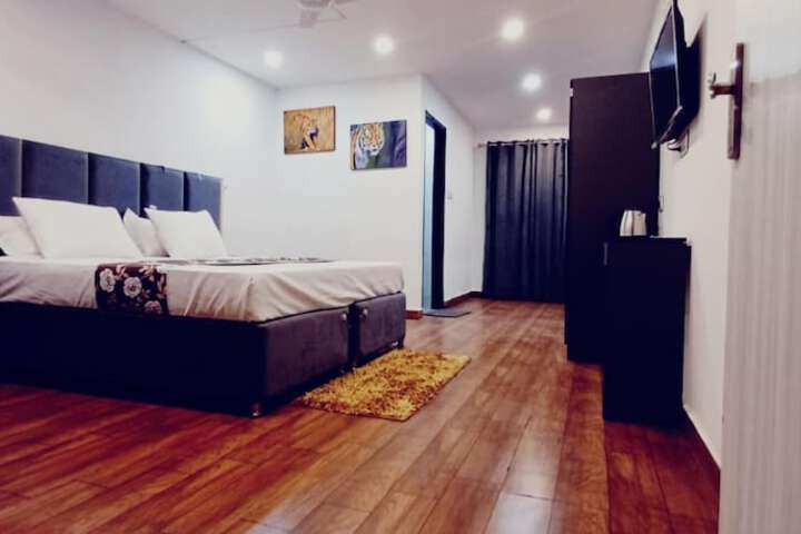 Room 3 of 94