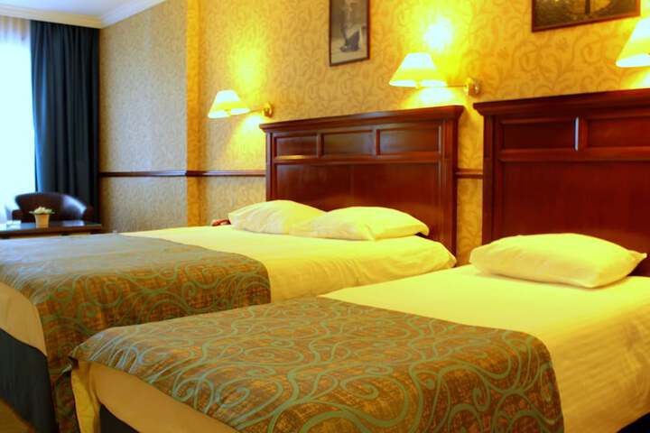 Room 10 of 114