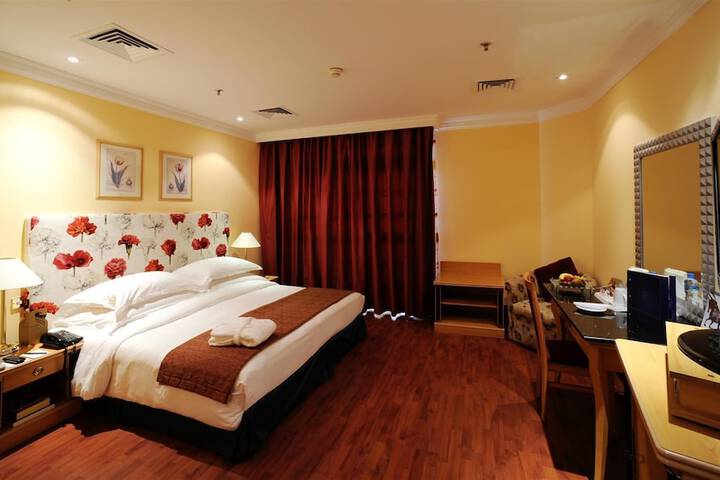 Room 4 of 61