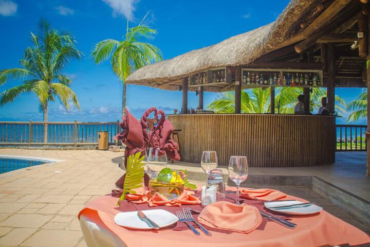 Dining 28 of 49