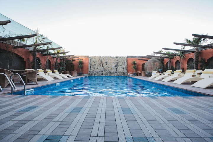 Pool 21 of 50