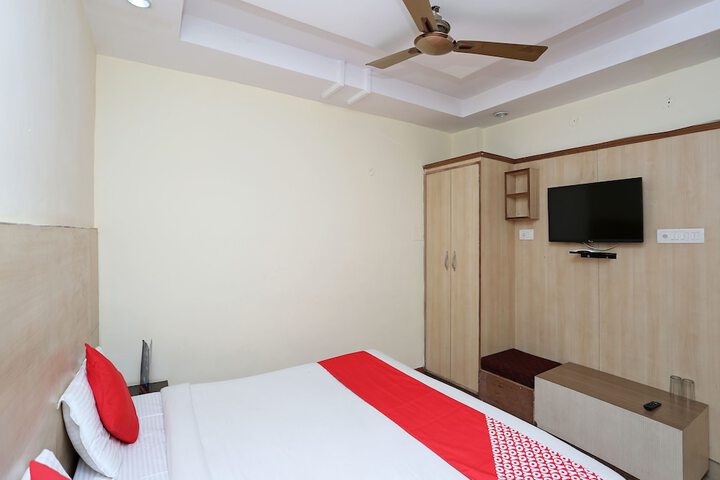 Room 5 of 17
