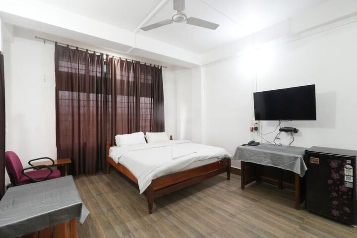 Room 12 of 16