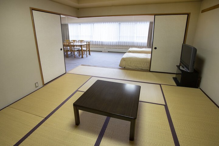 Room 28 of 108