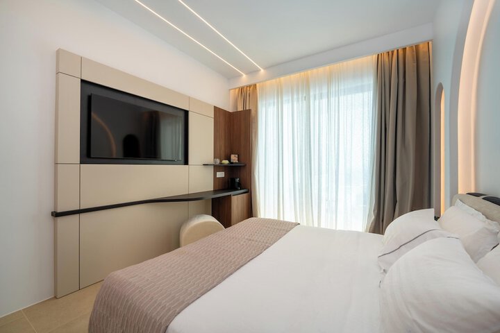 Room 35 of 144