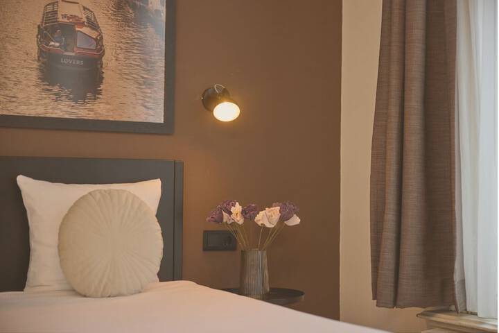 Room 42 of 110