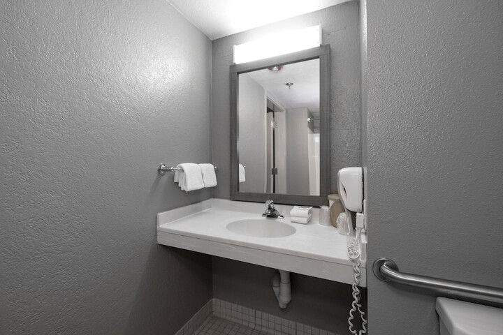 2 Double Beds Accessible (10 of 15)