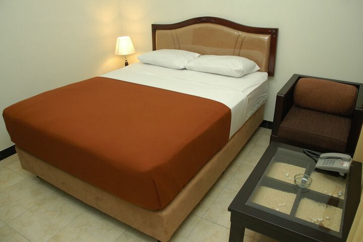 Room 6 of 37