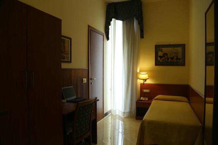 Room 8 of 42