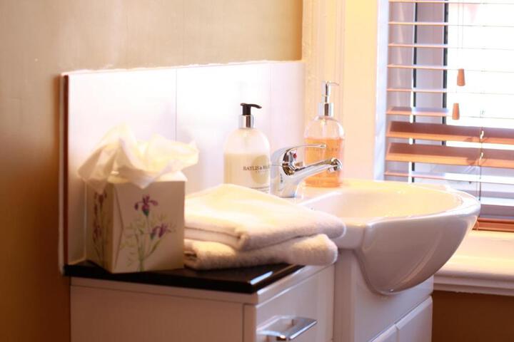 Brentwood Guest House Image 3