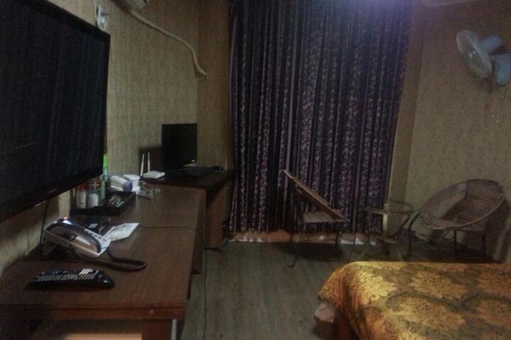 Room 3 of 6