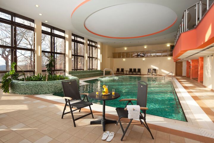 Pool Hotel