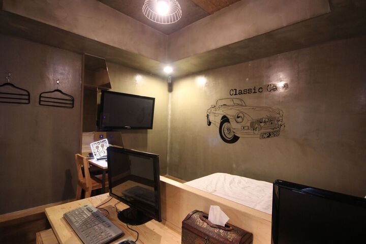 Room 83 of 126
