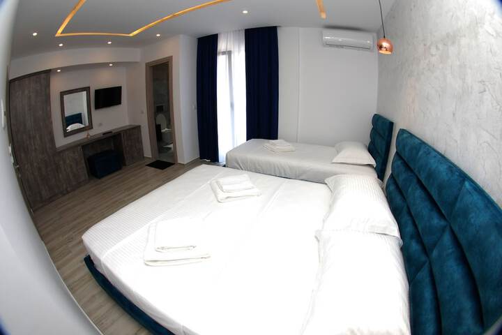 Room 2 of 103