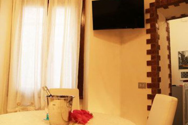 Room 14 of 20