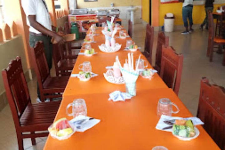 Dining 18 of 24