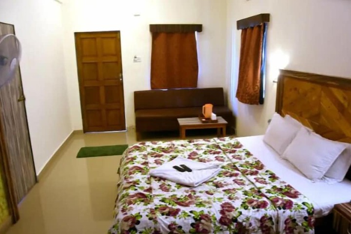 Room 12 of 25