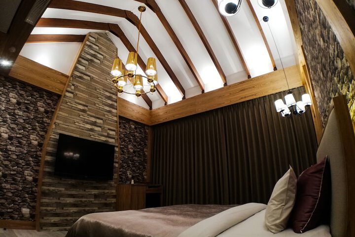 Room 16 of 37