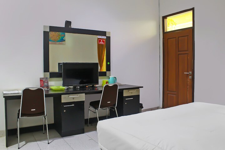 Room 8 of 28