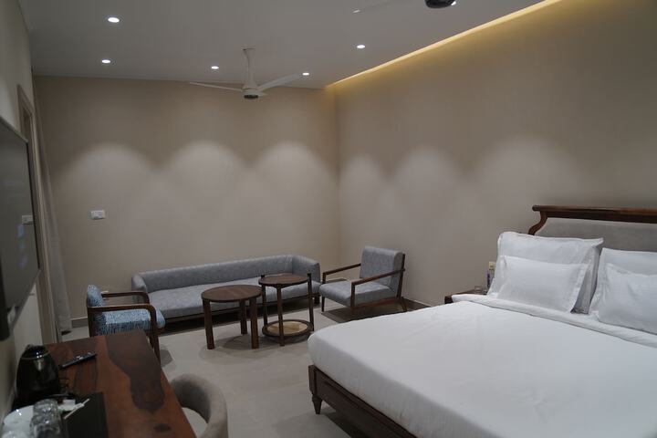 Room 15 of 37