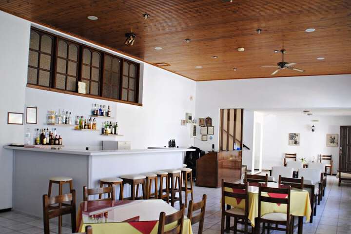 Dining 14 of 21