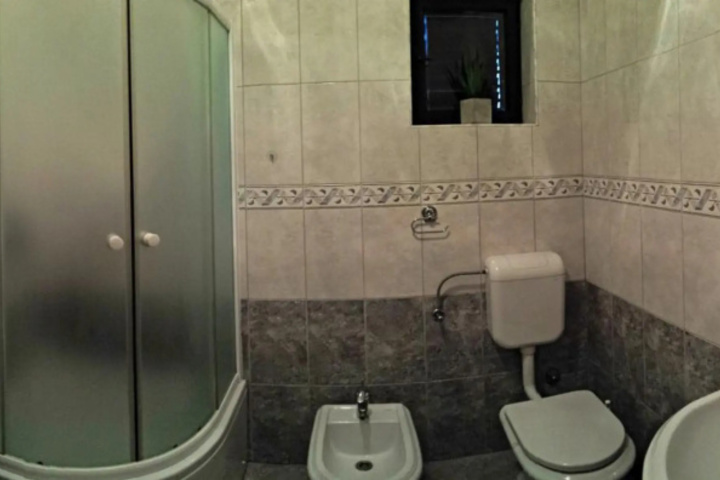 Room 8 of 16
