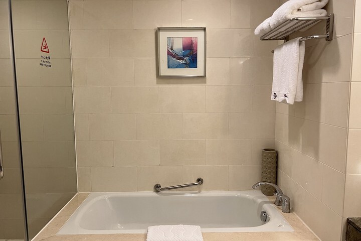 Room 16 of 37