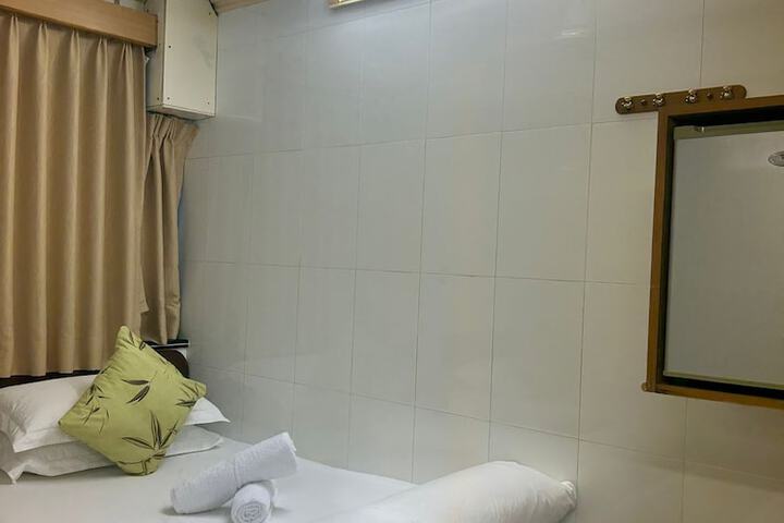 Room 6 of 16