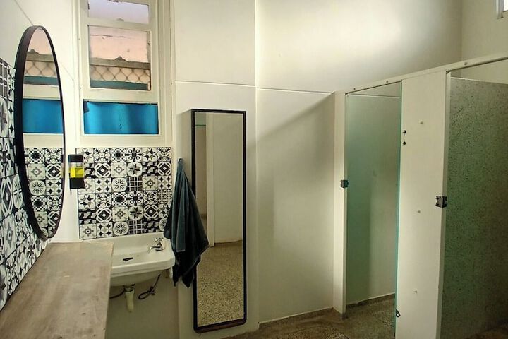 Room 32 of 52