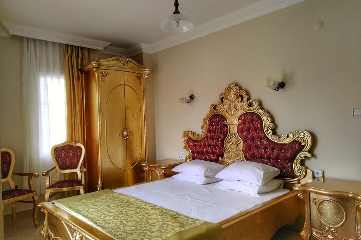 Room 10 of 21