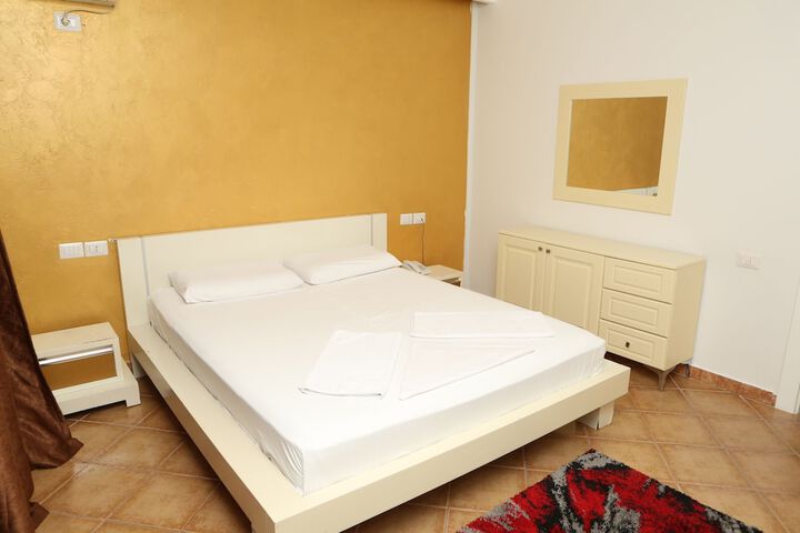 Room 12 of 26