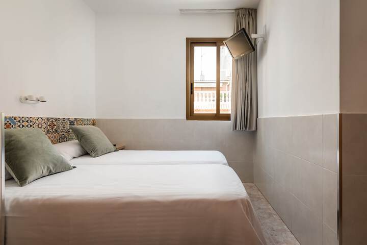 Room 6 of 26