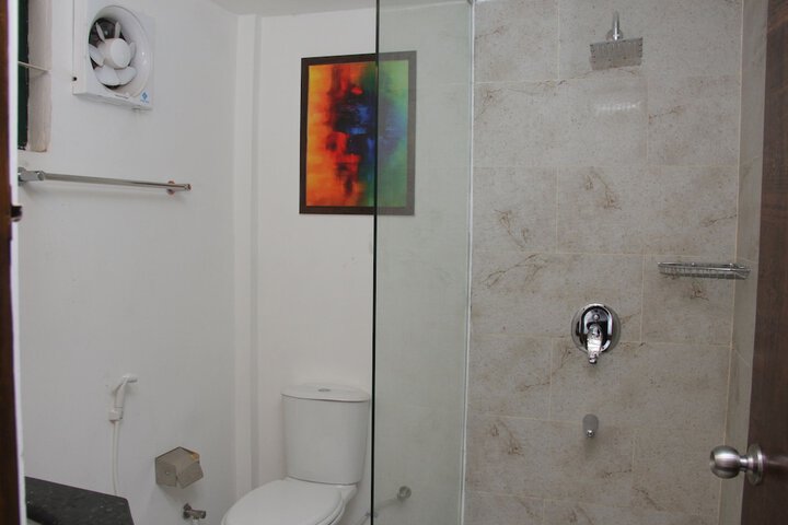 Room 25 of 38