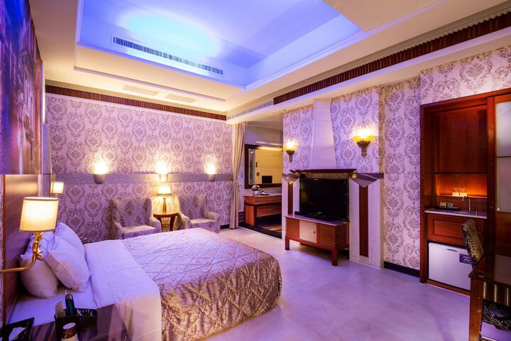 Room 36 of 83