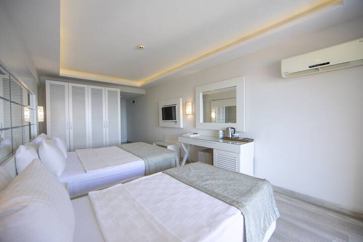 Room 3 of 97