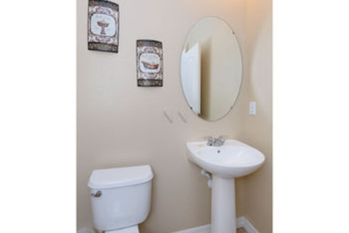Room 35 of 687