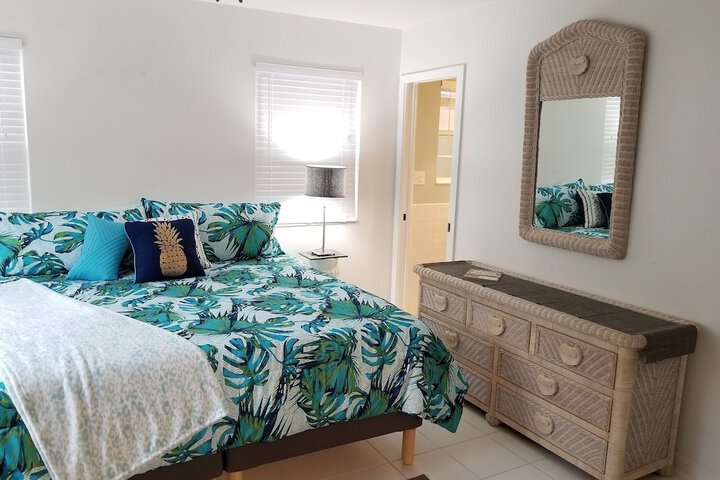 Room 2 of 27
