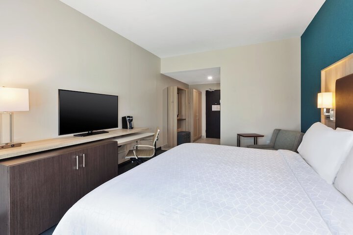 Room 13 of 37