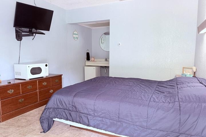 Room 11 of 24